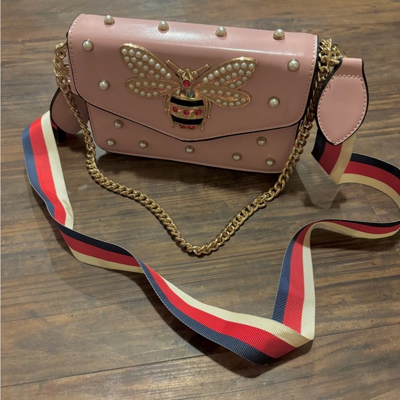 Handbags - Chic Pink Crossbody Bag with Gold Chain and Bee Accent